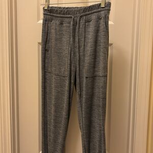 Lou & Grey Women’s Heathered Gray Luvstretch Joggees